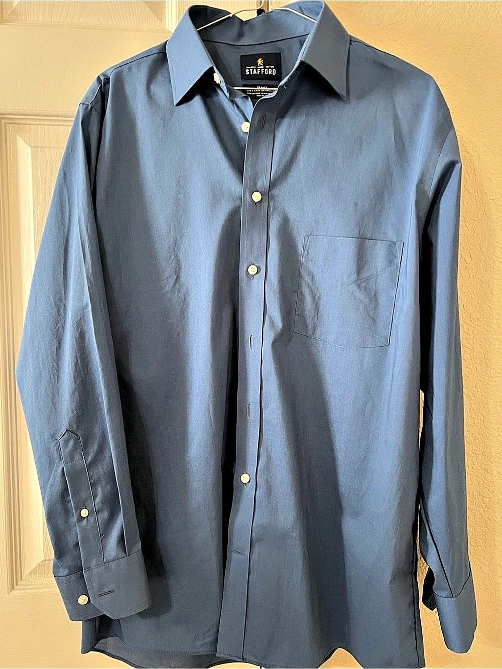 Stafford Travel Easy-Care Broadcloth Dress Shirt Blue 151⁄2 (32/33)